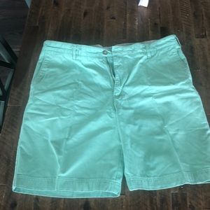 Line green khaki golf shorts.